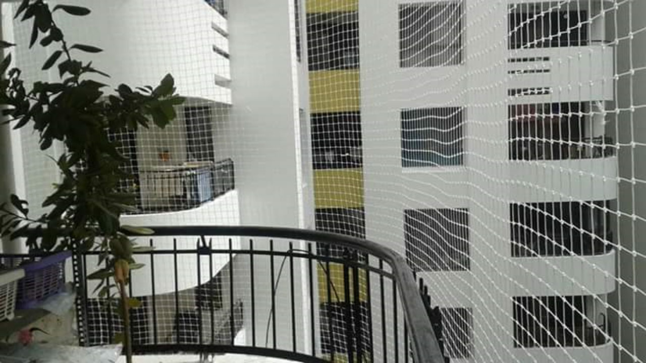 Balcony Safety Nets In Pune railway station