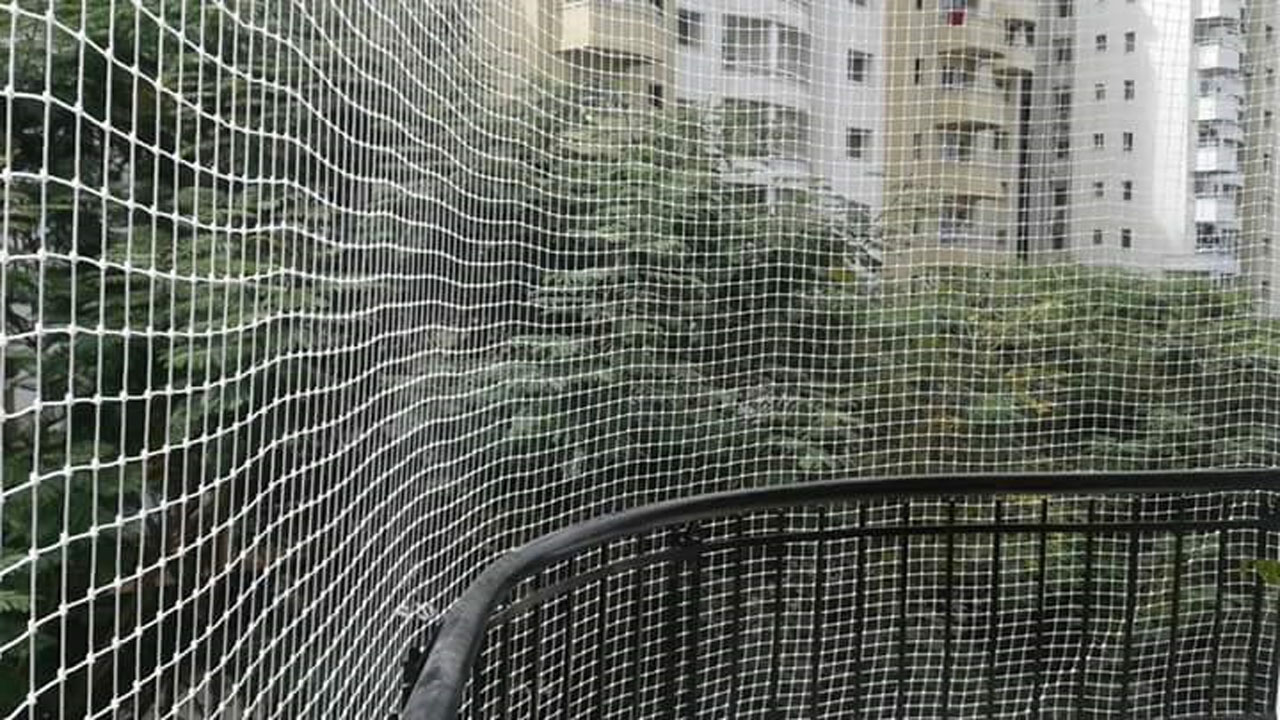 Balcony Safety Nets In Pune railway station